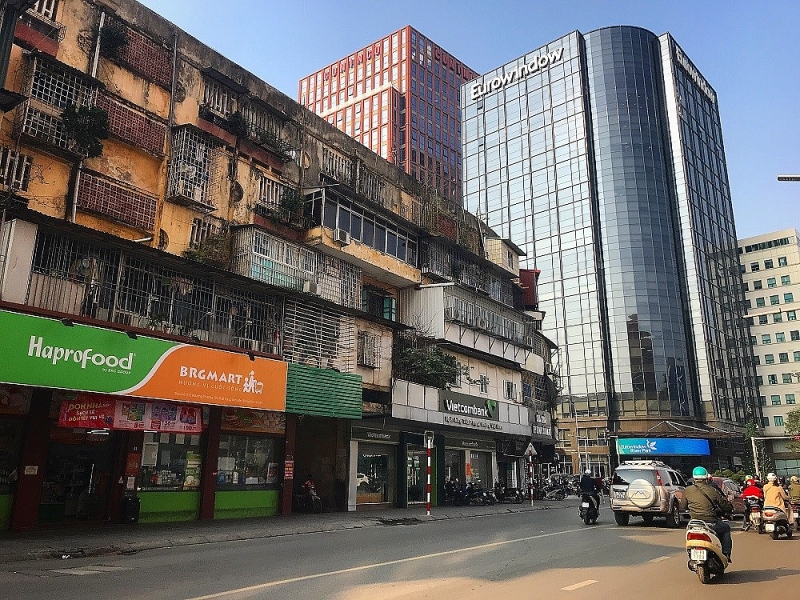 Những khu chung cư cũ, xuống cấp “chờ sập” giữa trung tâm Hà Nội (Ảnh: Báo Xây dựng)
