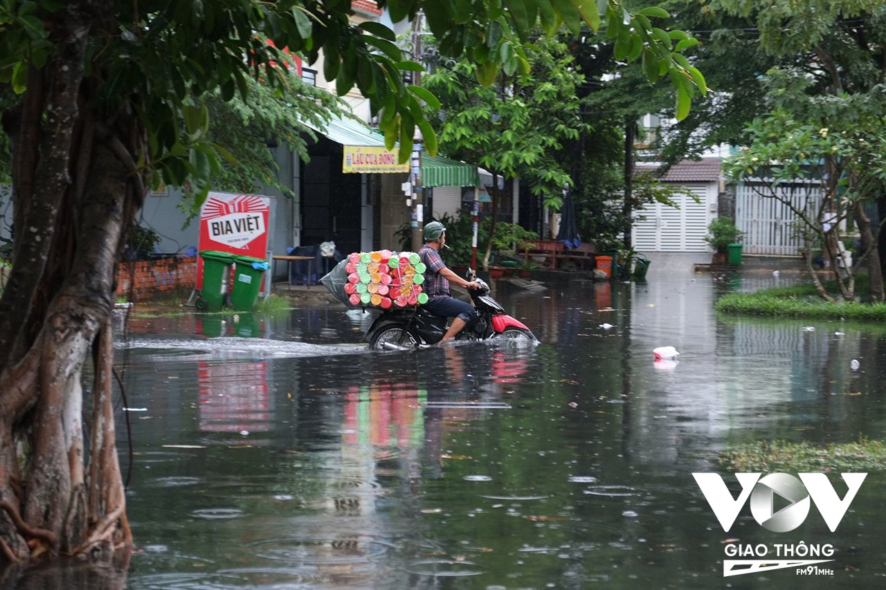 Nhiều tuyến đường, khu dân cư tại phường An Lạc bị ngập nặng sau mưa