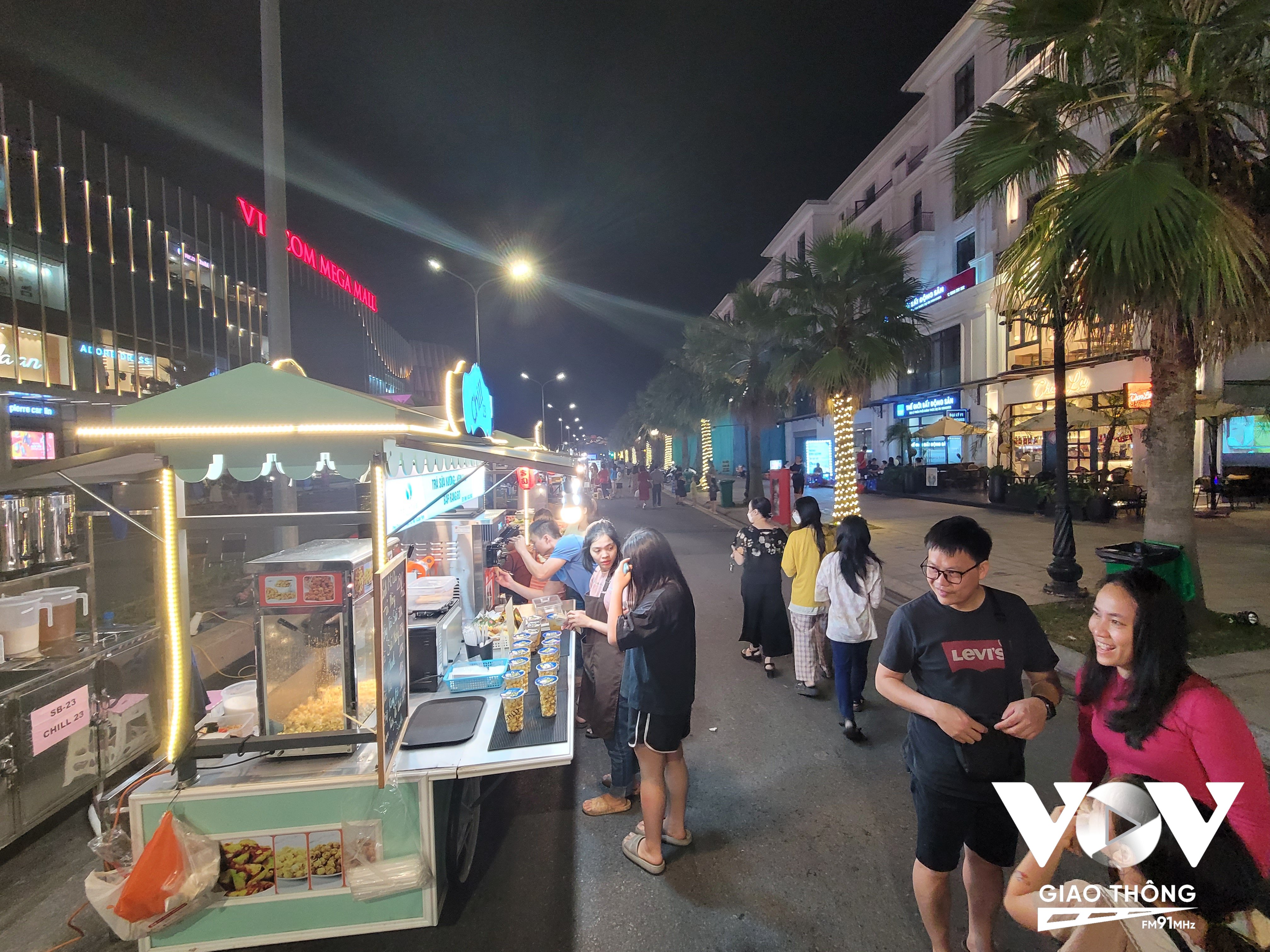 Khu phố ẩm thực xuyên đêm tại khu đô thị Ocean Park