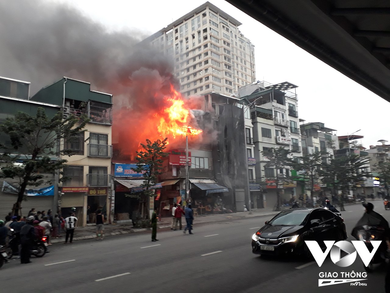 Hà Nội: Cháy nhà dân trên phố Minh Khai