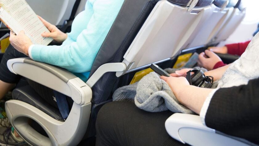 Nhiều nghiên cứu chỉ ra rằng, chỗ ngồi trên máy bay đang ngày càng chật hẹp. Ảnh: Getty Images