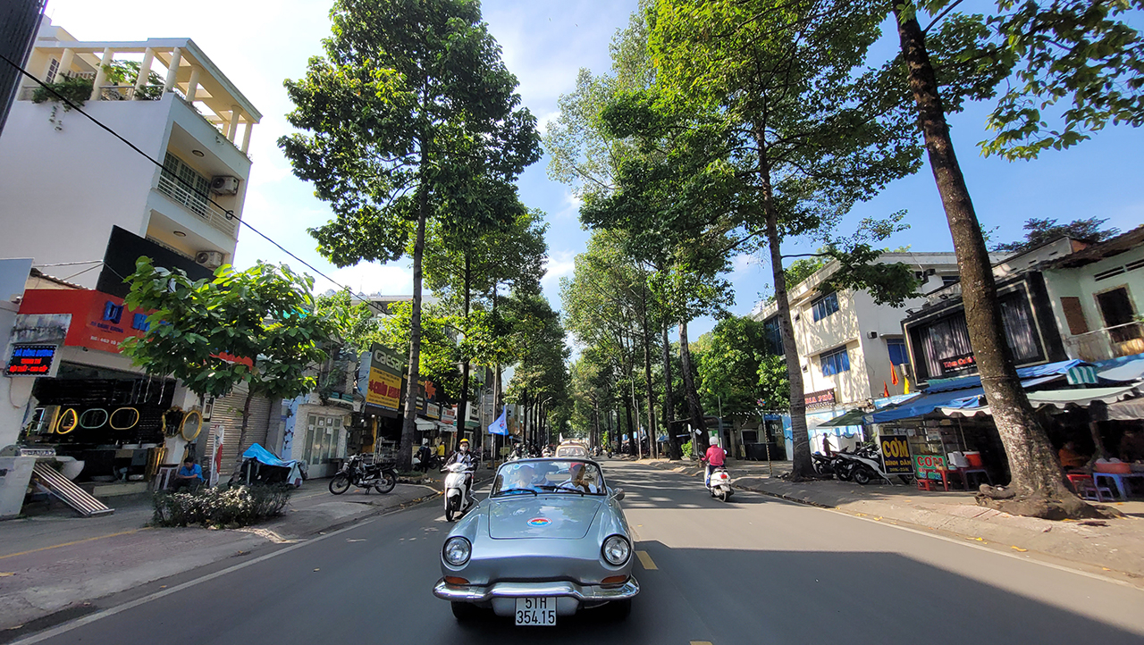 Đoàn xe đi qua những con đường di sản của Sài Gòn - TP HCM