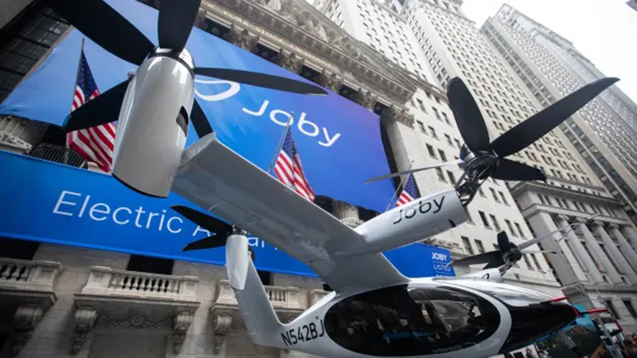 Một chiếc máy bay Joby Aviation Electric cất cánh và hạ cánh thẳng đứng - Ảnh Getty Images