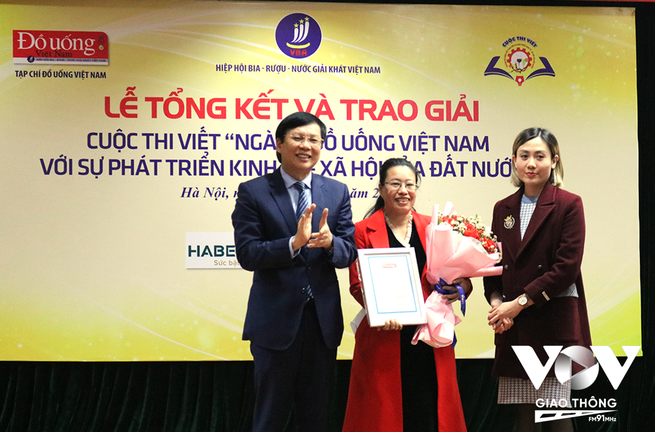 Giải A của tác giả Lê Thị Thu Thanh với tác phẩm 'Ngành Đồ uống Việt Nam lớn mạnh cùng đất nước'