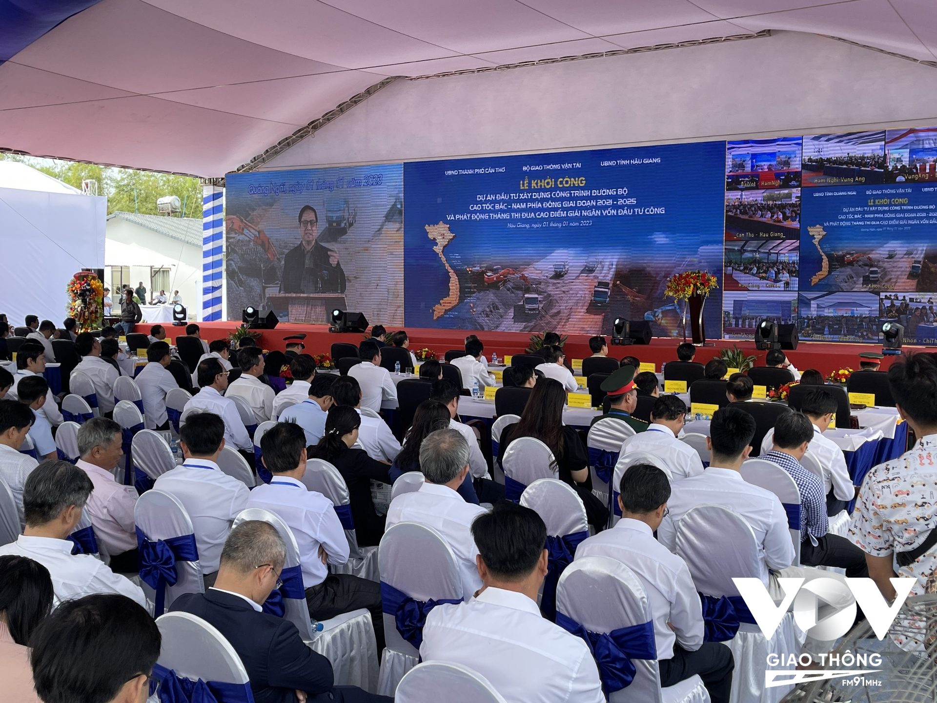 Điểm cầu dự án thành phần Cần Thơ – Cà Mau lắng nghe chỉ đạo của Thủ tướng Phạm Minh Chính tại Lễ khởi công 12 dự án thành phần cao tốc Bắc Nam phía Đông.