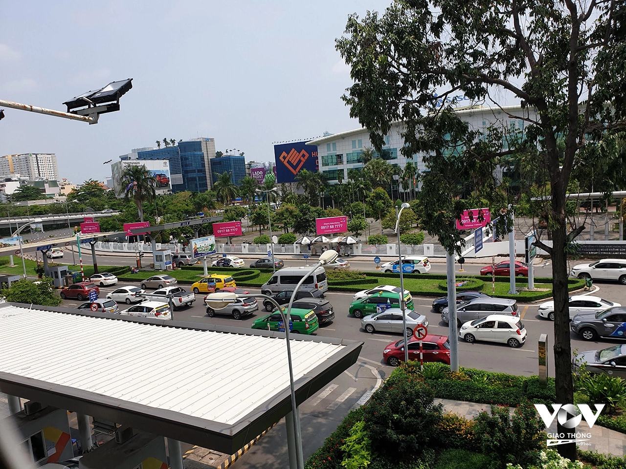 Để chuẩn bị cho cao điểm Tết, sân bay Tân Sơn Nhất cũng phối hợp các hãng taxi tăng số lượng xe cũng như các phương án điều phối nhằm giải tỏa khách