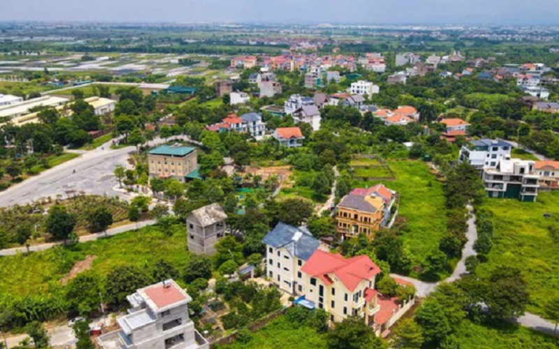 Đất đai là loại tài sản đặc biệt, nhất là ở Việt Nam ta khi nhà cửa đất đai luôn được coi trọng hàng đầu (Ảnh: CafeF)