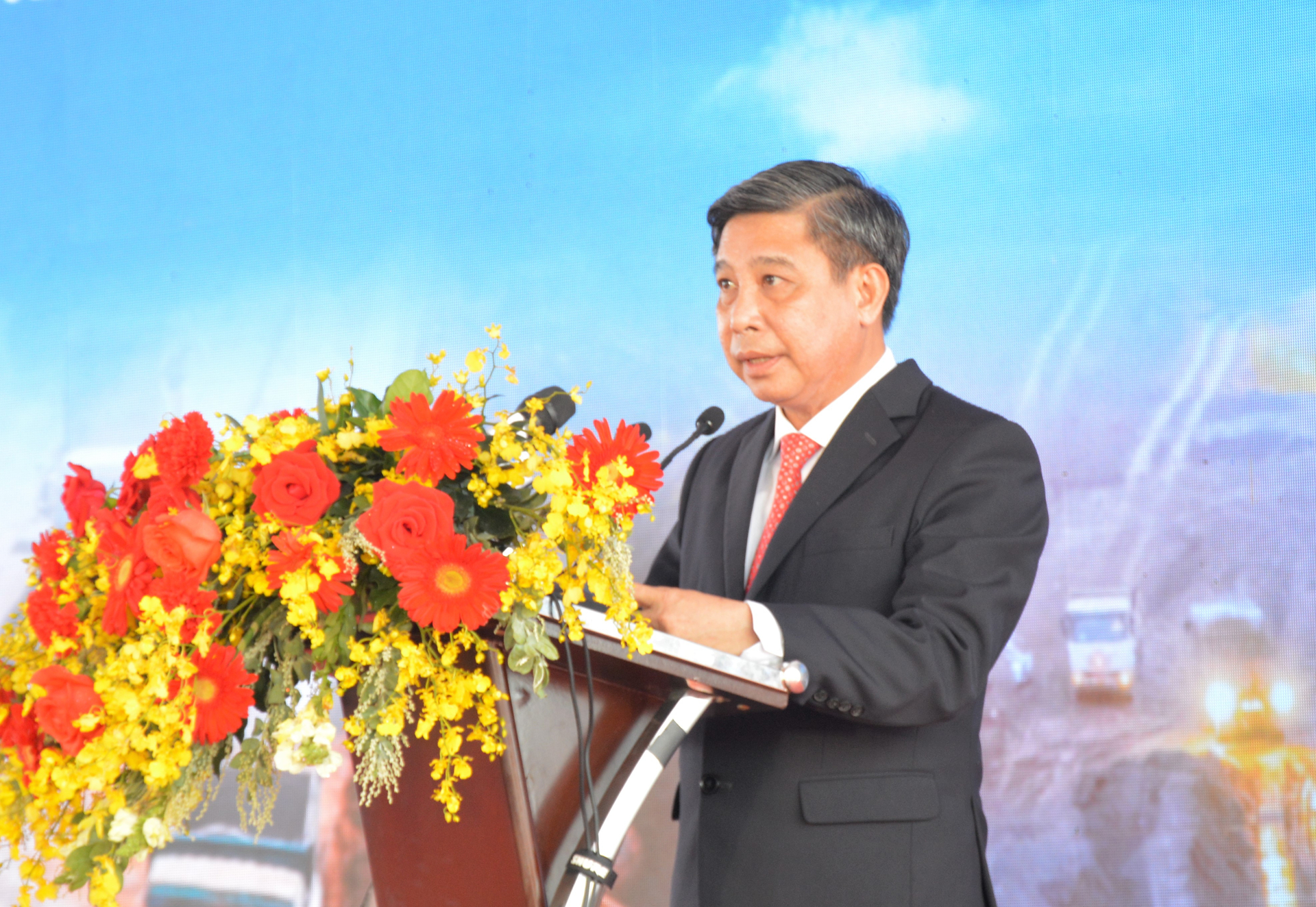 Chủ tịch UBND tỉnh Hậu Giang, ông Đồng Văn Thanh khẳng định: Địa phương luôn sát cánh cùng đơn vị thi công để sớm hoàn thành dự án.