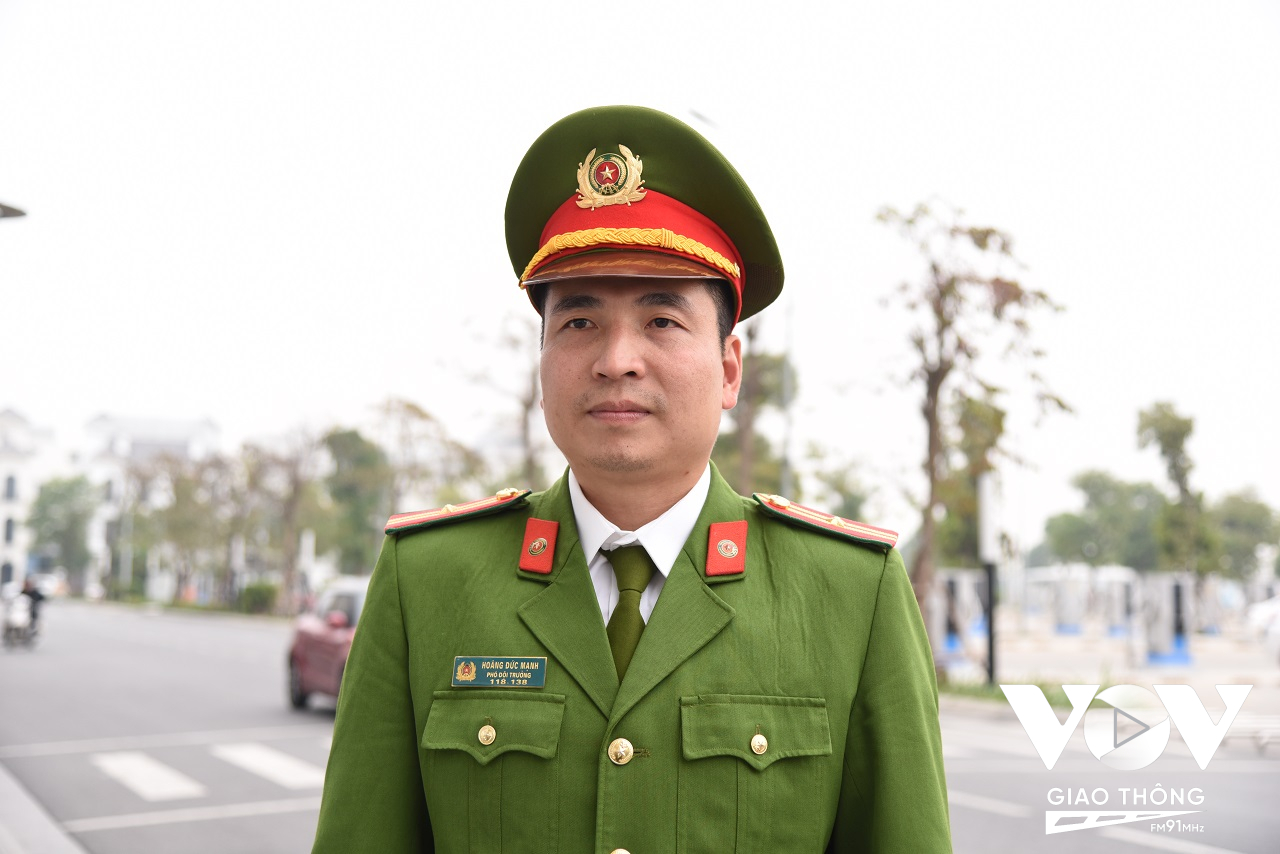 Thiếu tá Hoàng Đức Mạnh – Phó đội trưởng Đội Cảnh sát PCCC&CNCH Công an huyện Gia Lâm (Hà Nội)
