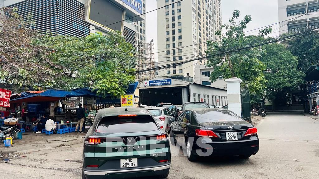 Cục Đăng kiểm Việt Nam yêu cầu trung tâm đăng kiểm xe cơ giới toàn quốc tăng cường công tác kiểm định và có chế độ động viên đăng kiểm viên kịp thời. Ảnh: Quang Toàn/BNEWS/TTXVN