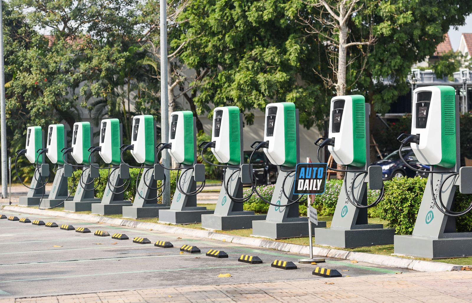 Phát triển trạm sạc là điều kiện tiên quyết để phát triển ô tô điện tại Việt Nam.
