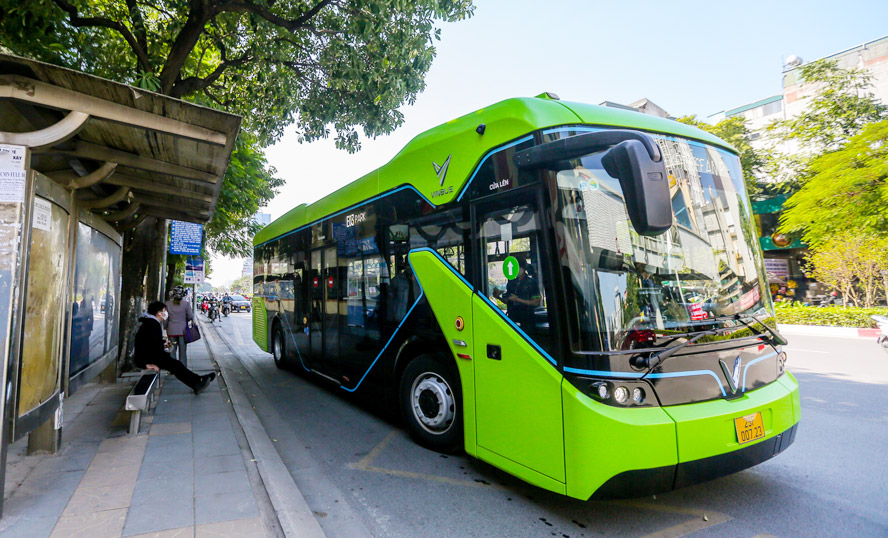 Tuyến xe bus điện E05 Long Biên - Cầu Giấy - Vinhomes Smart City (quận Nam Từ Liêm). Ảnh: Hà Nội mới