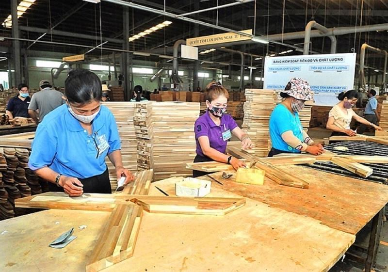 Sản xuất và xuất khẩu đồ gỗ được dự báo sẽ hồi phục vào cuối quý 1/2023. Ảnh: VnEconomy