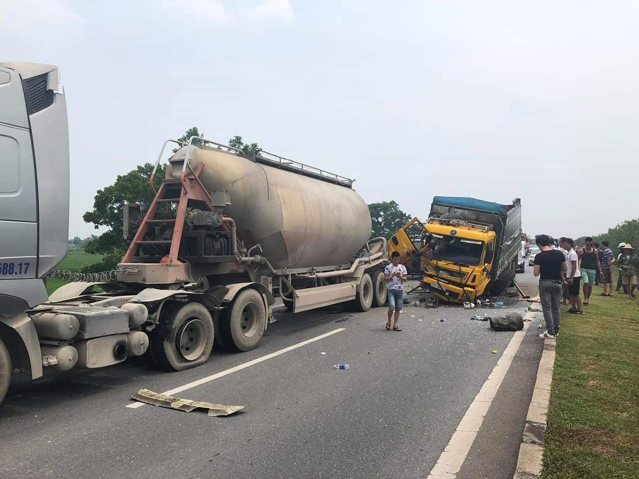 Một vụ va chạm liên hoàn trên cao tốc Hà Nội - Thái Nguyên