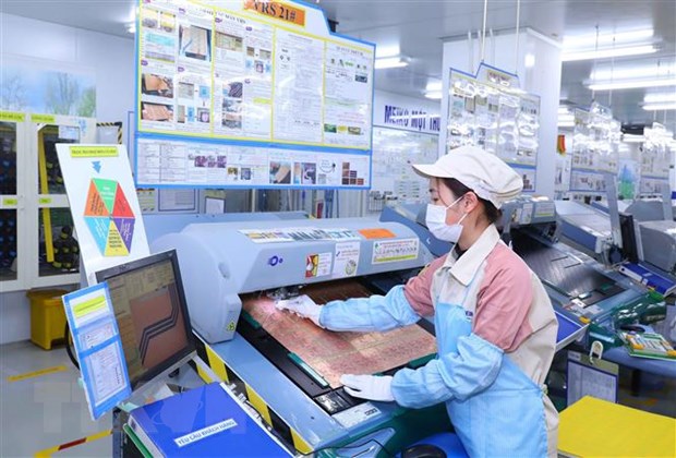 Công nhân Công ty TNHH Điện tử Meiko Việt Nam ra quân sản xuất, kinh doanh đầu năm Quý Mão 2023. (Ảnh: TTXVN)