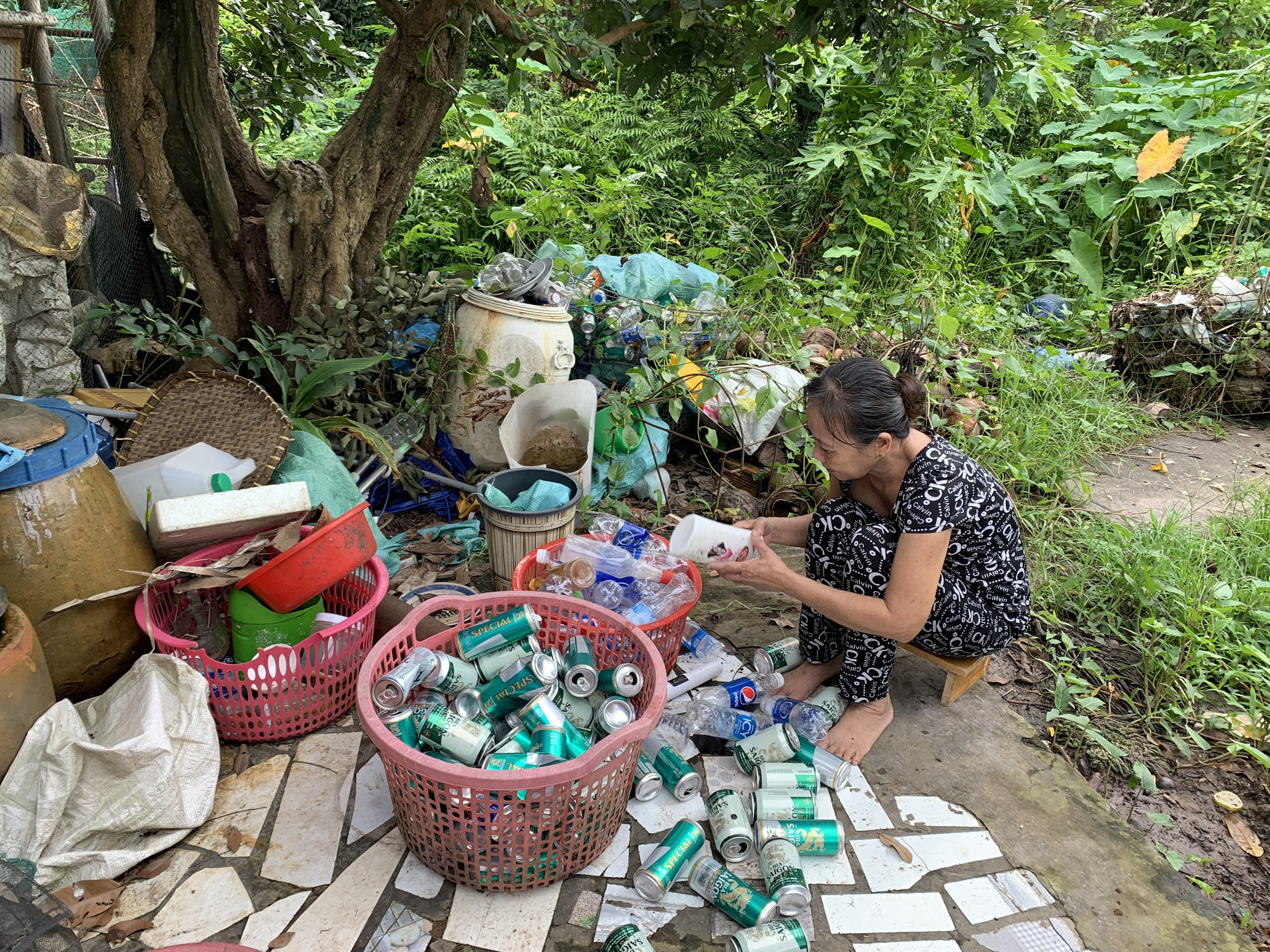 Người dân Cồn Sơn tự thu gom và phân loại rác tại nguồn