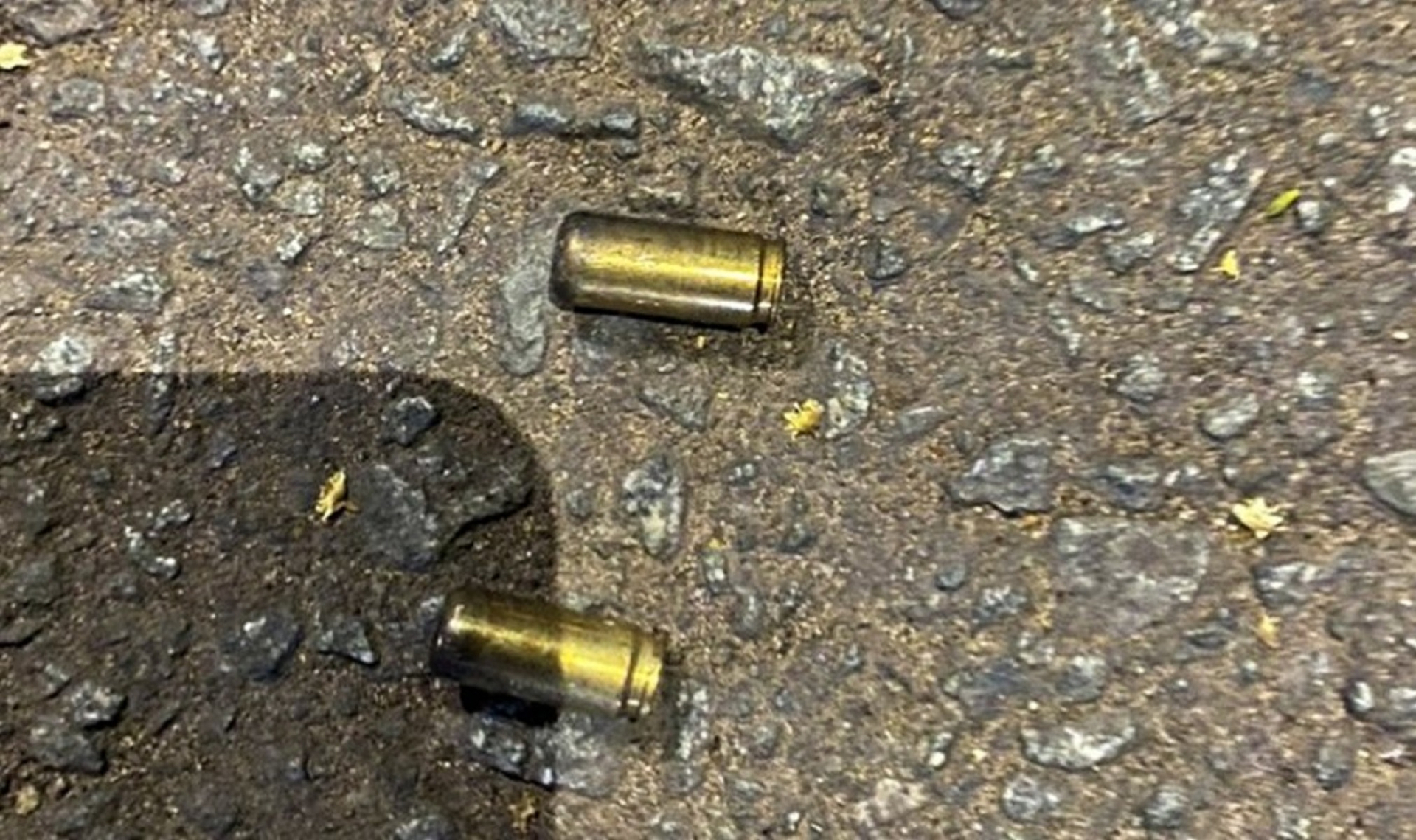 2 vỏ đạn được tìm thấy tại hiện trường vụ nổ súng