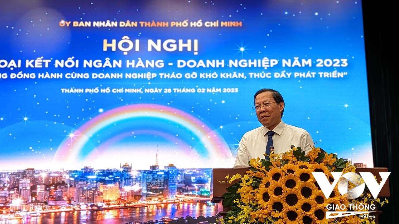 Ông Phan Văn Mãi - Chủ tịch UBND TP.HCM đề nghị các ngân hàng cần lắng nghe nhiều hơn để tháo gỡ khó khăn,vướng mắc qua đó kịp thời bơm vốn, trợ sức cho doanh nghiệp
