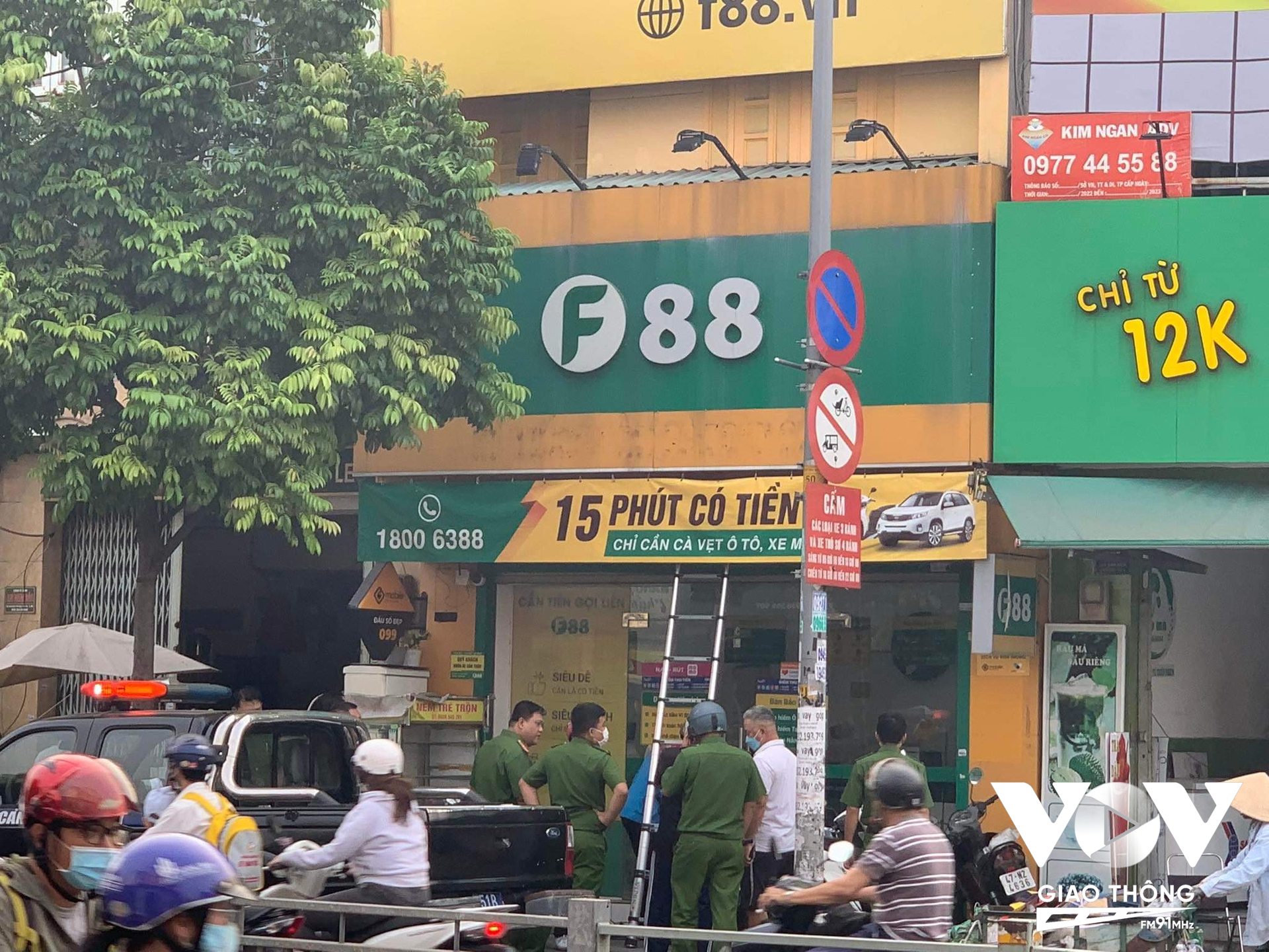 Hàng loạt chi nhánh của F88 ở quận Tân Phú bị khám xét