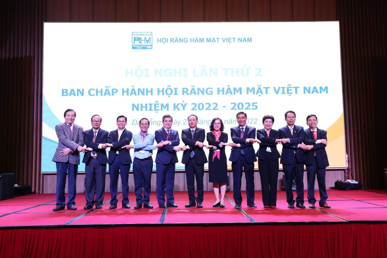 Chủ tịch và các Phó Chủ tịch Hội Răng Hàm Mặt Việt Nam nhiệm kỳ 2022-2025