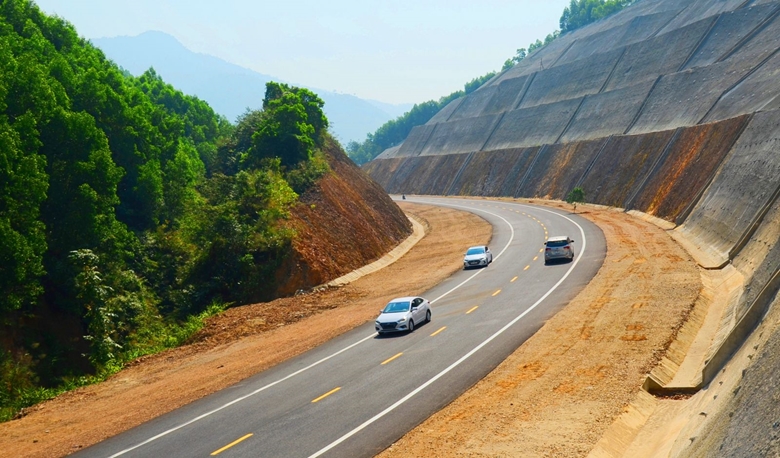 Đoạn cao tốc La Sơn - Túy Loan đưa vào khai thác từ tháng 4/2022 - Ảnh dangcongsan.vn