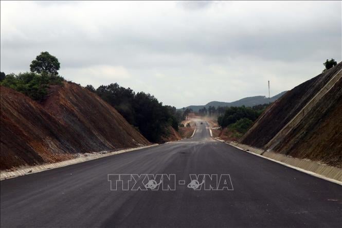 Dự án cao tốc Bắc - Nam đoạn Cam Lộ - La Sơn đã được khánh thành, thông xe tuyến chính ngày 31/12/2022. Ảnh: Đỗ Trưởng/TTXVN