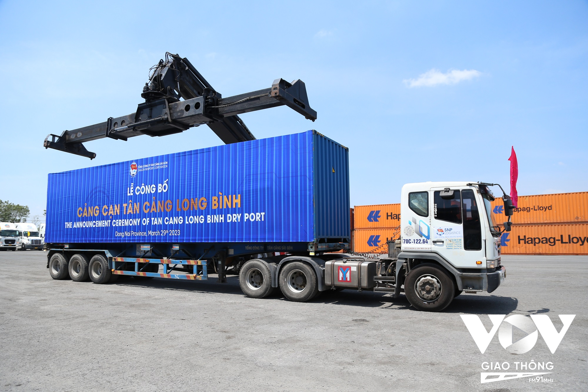 Vận chuyển container hàng cho khách hàng