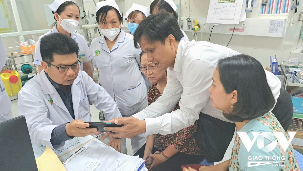 Theo Bệnh viện Nhi đồng 2, bé N, một trong những người bị thương trong vụ việc cây đổ tại trường THCS Trần Văn Ơn sáng 3/4 bị gãy 1/3 giữa xương đùi trái