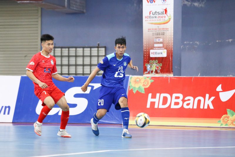 Thái Sơn Nam TP.HCM (áo xanh) có chiến thắng thứ 3 liên tiếp để tạm chiếm ngôi đầu bảng trước khi Sahako thi đấu lượt trận vòng 5 (Ảnh: VFF)