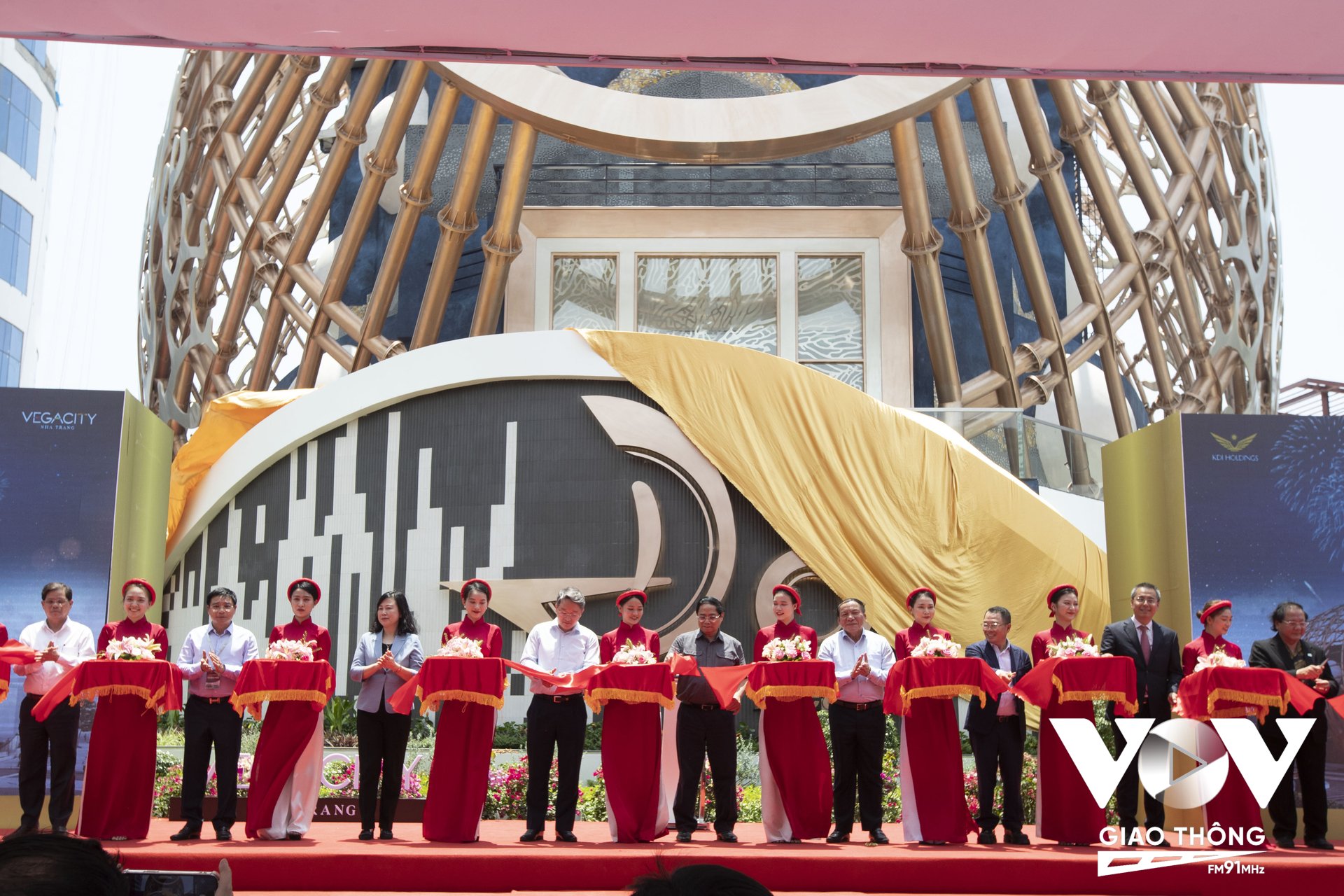 Thủ tướng Chính phủ Phạm Minh Chính dự lễ cắt băng khánh thành nhà hát tư nhân đầu tiên tại Việt Nam, ngày 1/4/2023
