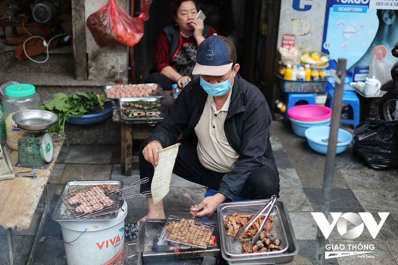 Những quán hàng vỉa hè, là đặc sản 'kinh tế vỉa hè' của người Hà Nội