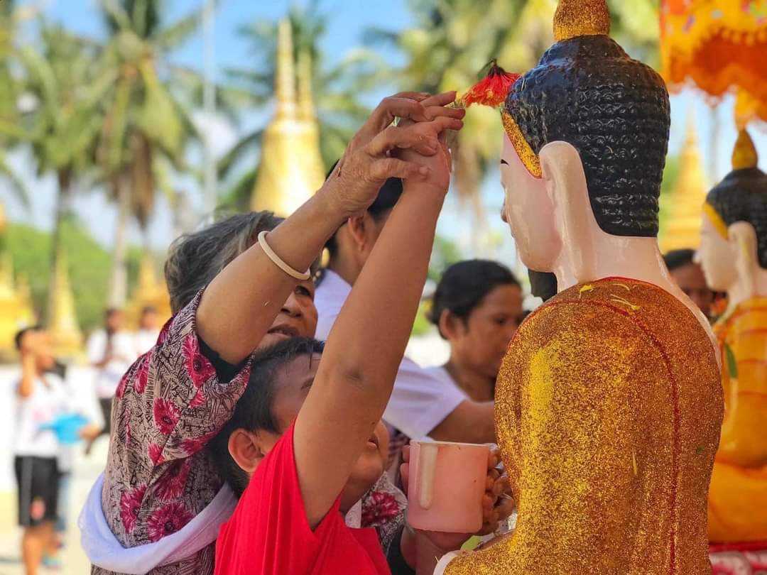 Tết Chôl Chnăm Thmây vừa là ngày mở đầu năm mới, mở đầu thời vụ, cũng là ngày hạnh phúc, tươi vui nhất trong năm của đồng bào Khmer ở Nam Bộ