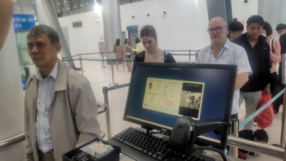 Thí điểm nhận diện khuôn mặt hành khách (sử dụng CCCD gắn chip) bằng camera tại sân bay Cát Bi. Ảnh: ACV.