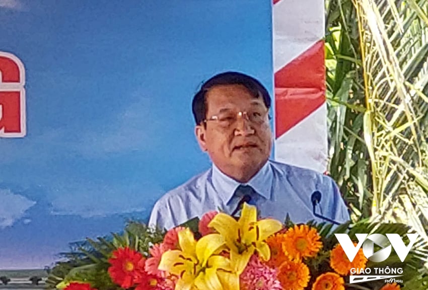 Ông Phạm Văn Trọng - Phó chủ tịch UBND tỉnh phát lệnh khởi công công trình