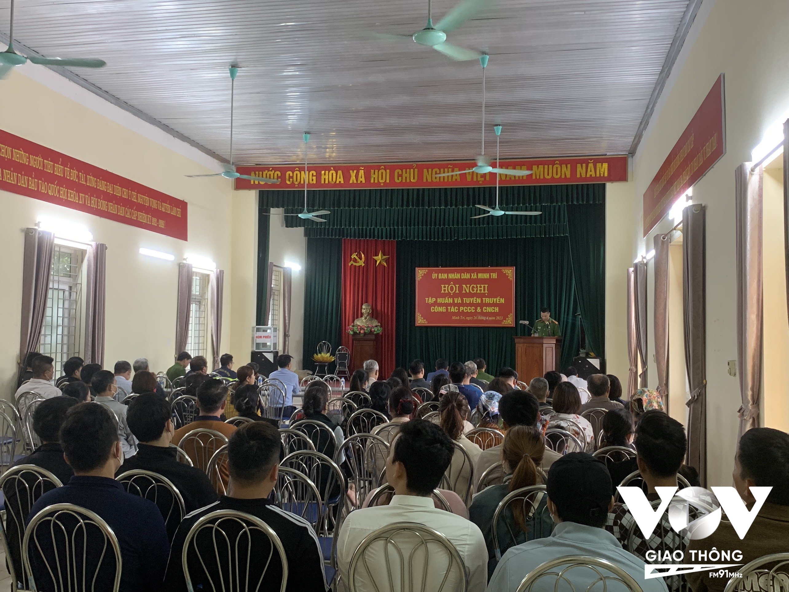 Phòng Cảnh sát PCCC&CNCH Công an TP.Hà Nội (PC07) phối hợp với Công an huyện Sóc Sơn tổ chức tuyên truyền PCCC&CNCH tới người dân.