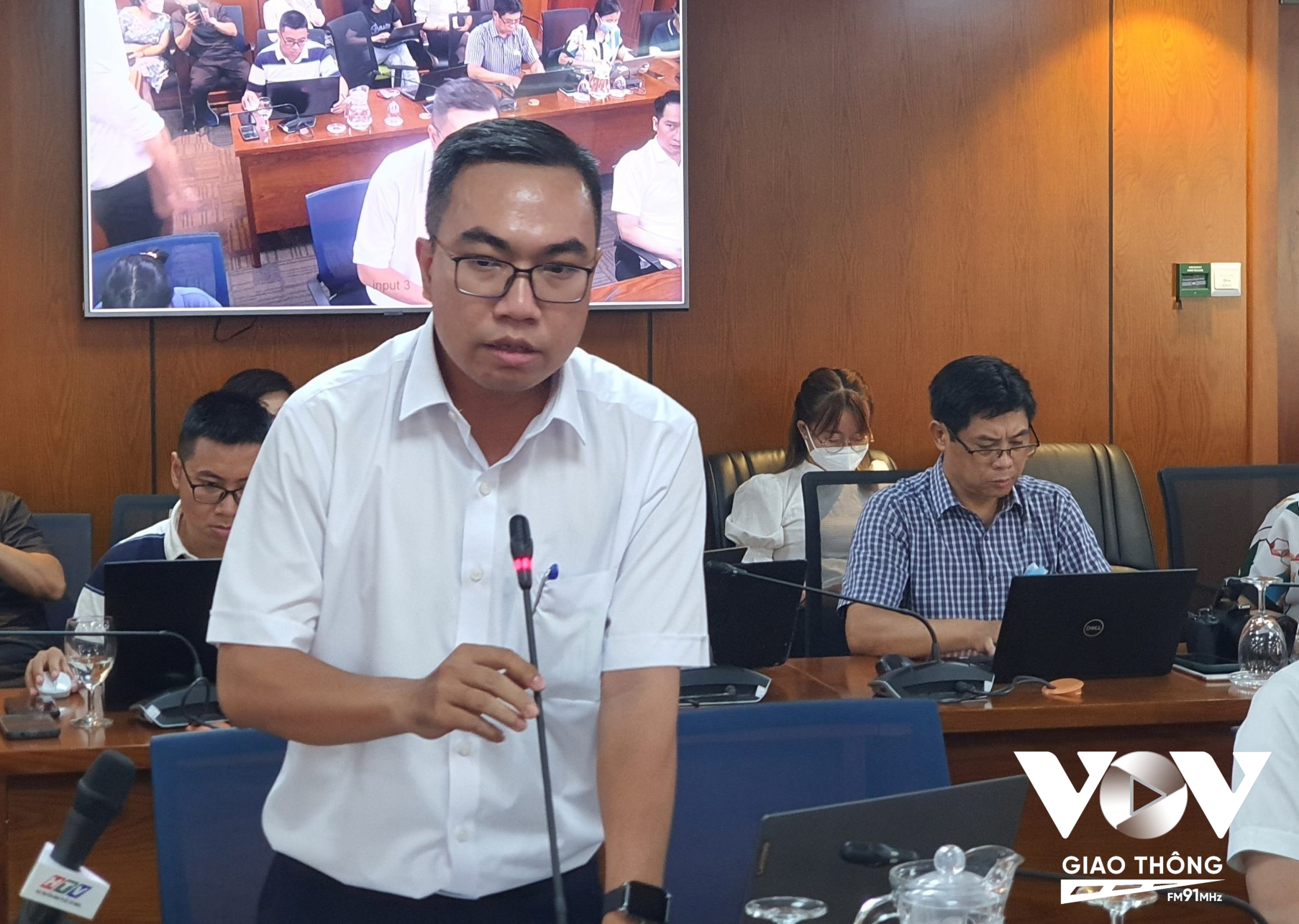 Ông Hoàng Mai Tùng, Phó giám đốc Ban quản lý dự án số 1 (Ban Quản lý đường sắt đô thị TP.HCM), thông tin thêm về vụ Metro bị vẽ bậy.