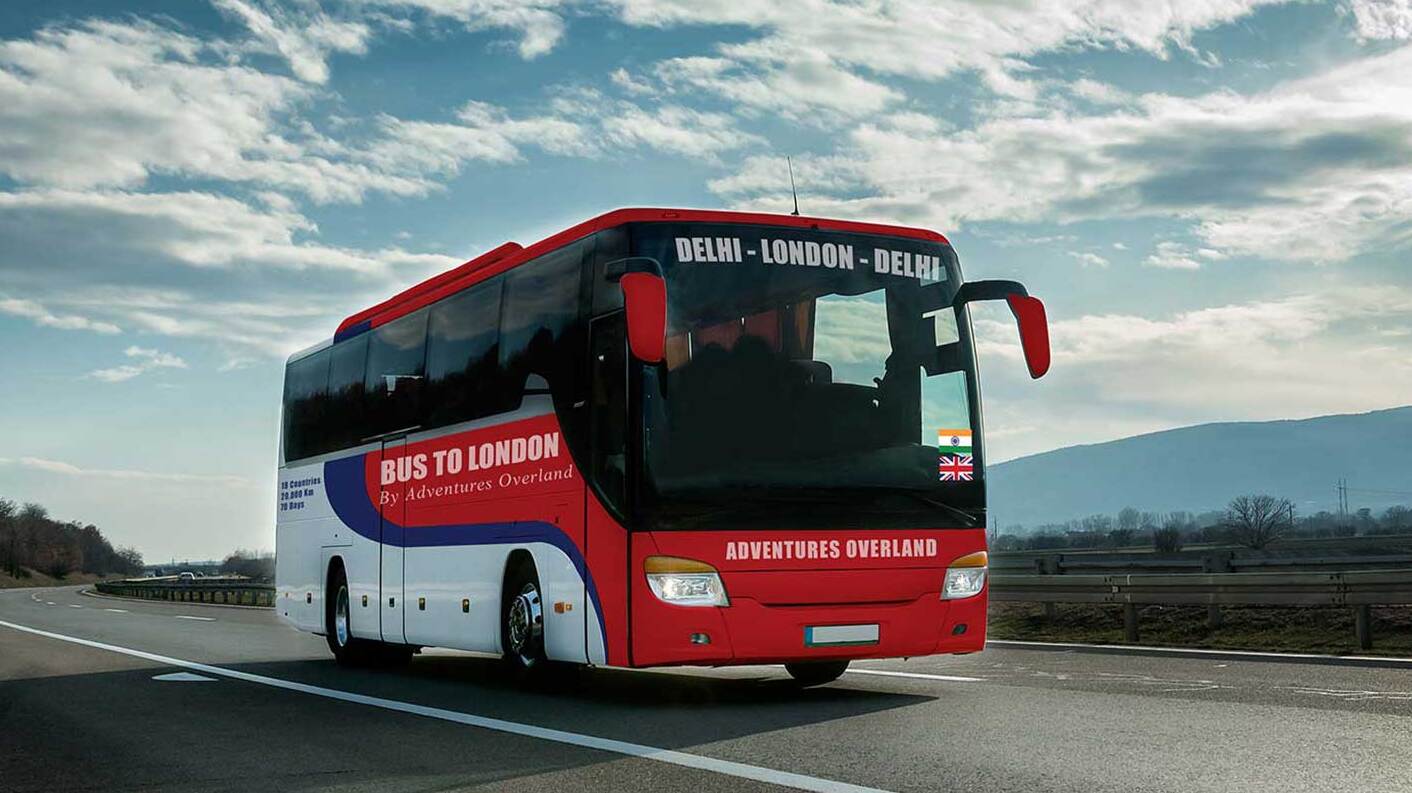 Chuyến du lịch bằng xe buýt đi qua 22 nước Châu Âu trong 56 ngày. Ảnh: Adventures Overland