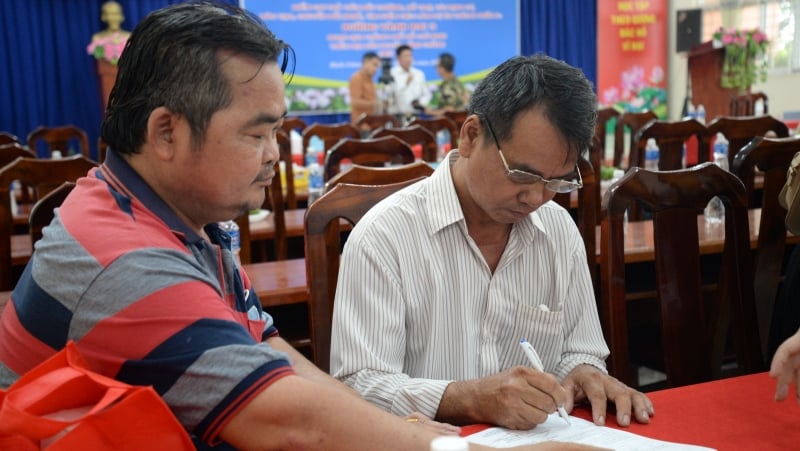 Người dân xã Lê Minh Xuân huyện BÌnh Chánh đồng thuận bàn giao đất cho dự án đường Vành đai 3