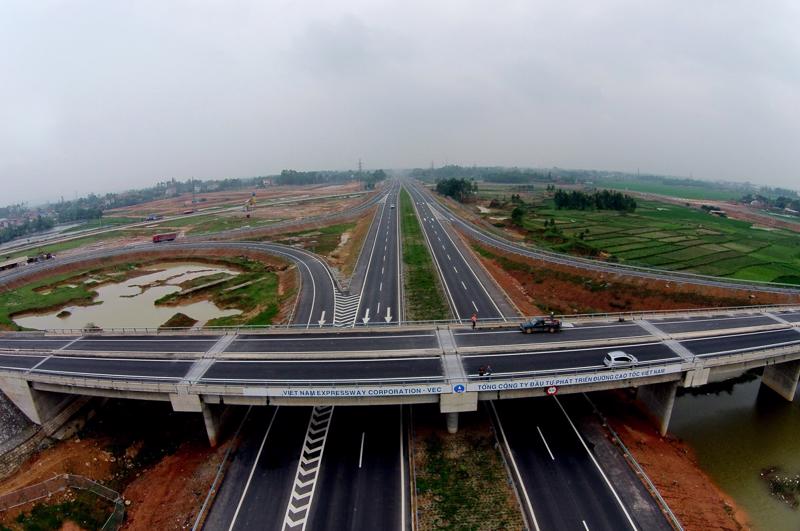 Xây dựng đường cao tốc là chiến lược của Chính phủ nhằm thúc đẩy kinh tế xã hội khu vực ĐBSCL.(Ảnh minh họa: Vneconomy)