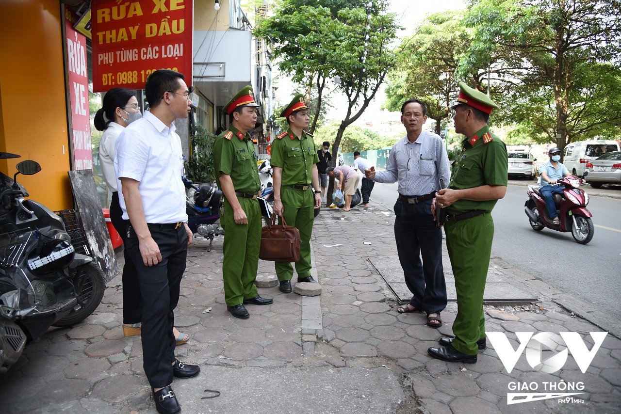 Đội Cảnh sát PCCC&CNCH Công an quận Thanh Xuân tuyên truyền công tác phòng cháy chữa cháy và cứu nạn cứu hộ tại các Tổ liên gia an toàn PCCC địa bàn phường Thượng Đình