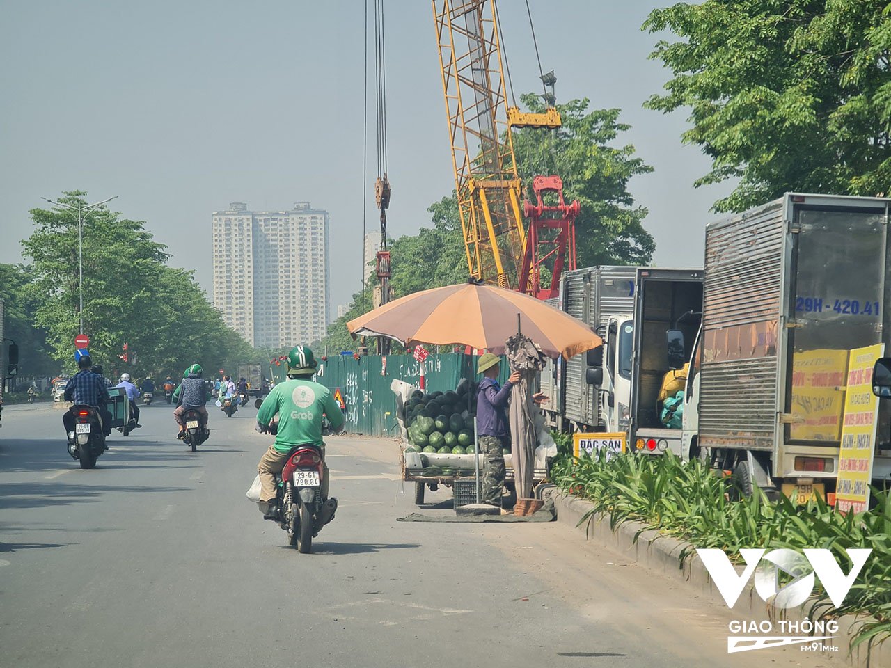 Tuyến đường nghìn tỷ Đại lộ Chu Văn An, thuộc địa bàn các quận Hoàng Mai, Hà Đông và huyện Thanh Trì đang tồn tại nhiều bất cập, ảnh hưởng không nhỏ đến việc lưu thông an toàn của người dân.