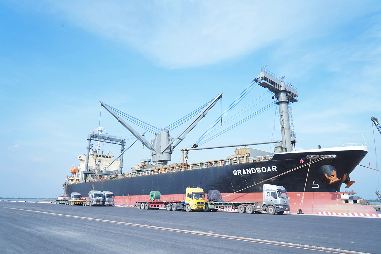 Việc xây dựng đội tàu là mang tính chiến lược lâu dài, trong phát triển ngành logistics. Ảnh Nguyễn Quang
