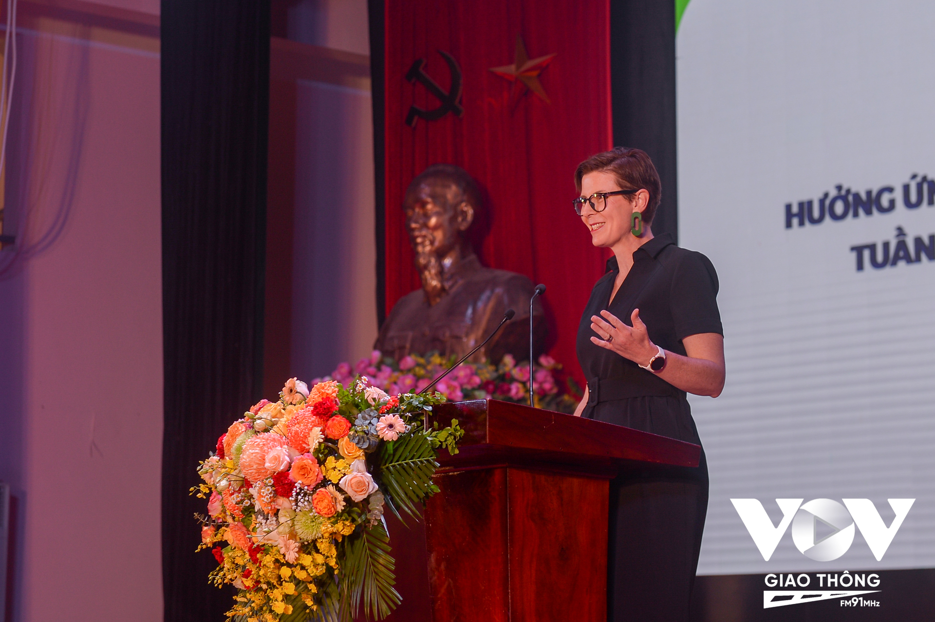 Tiến sỹ Angela Pratt - Trưởng Đại diện Tổ chức Y tế Thế giới tại Việt Nam cho biết, WHO khuyến nghị chính phủ xây dựng và thực hiện các chính sách khuyến khích nông dân trồng thuốc lá chuyển sang các loại cây trồng khác đặc biệt là cây lương thực.