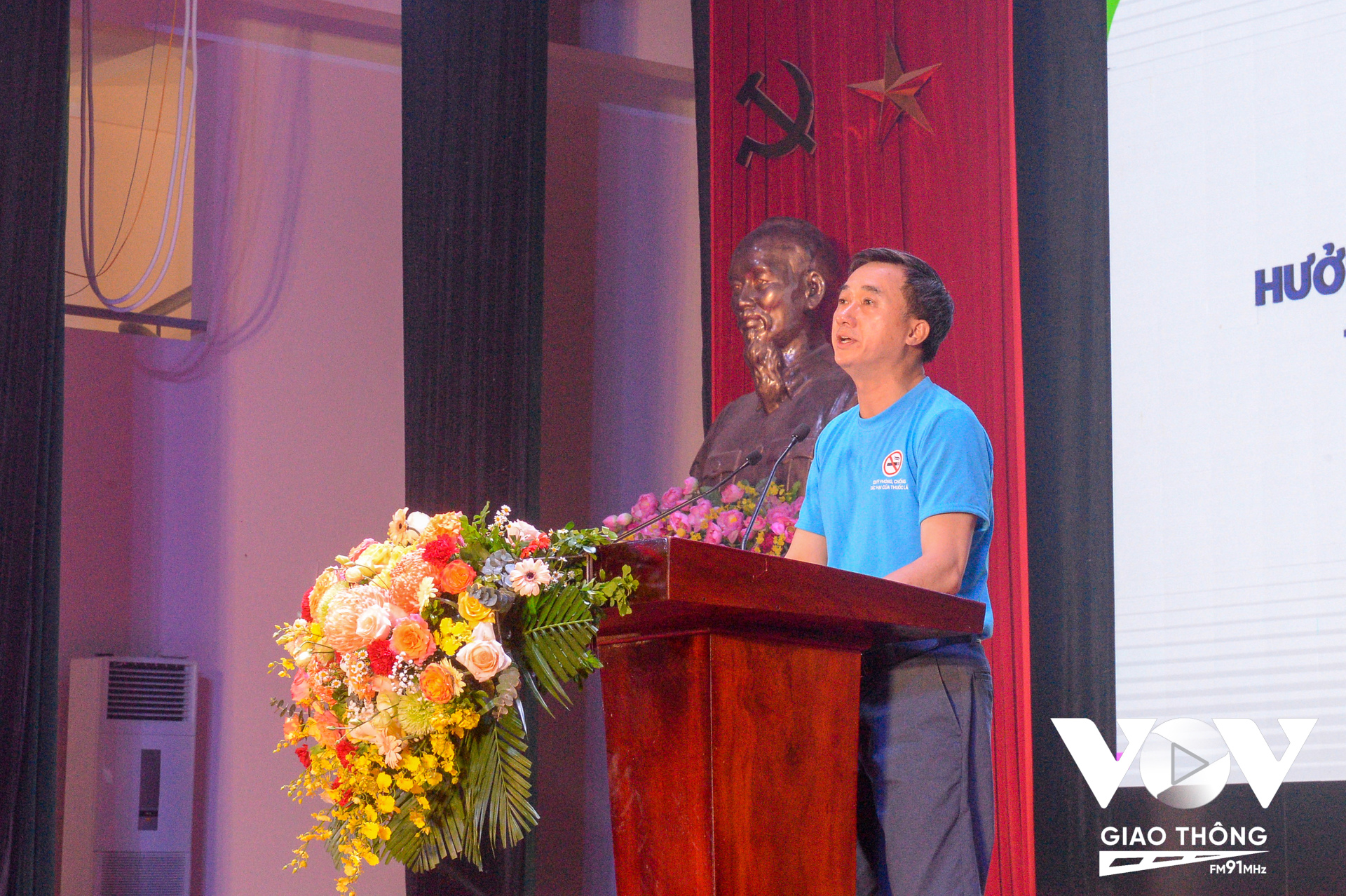 Thứ trưởng Bộ Y tế Trần Văn Thuấn phát biểu tại buổi lễ mít tinh.