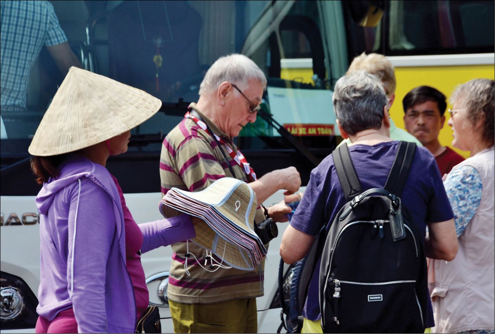 Ngành du lịch đang phục hồi với nhiều tín hiệu lạc quan, nhưng những biểu hiện xấu xí, ''chặt chém'' đang gây bức xúc cho du khách và ảnh hưởng lớn hình ảnh du lịch Việt Nam (Ảnh minh họa - Báo TT Huế)