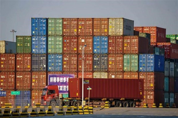 Container hàng hóa chờ bốc dỡ tại cảng Thanh Đảo, tỉnh Sơn Đông, Trung Quốc. Nguồn: AFP/TTXVN