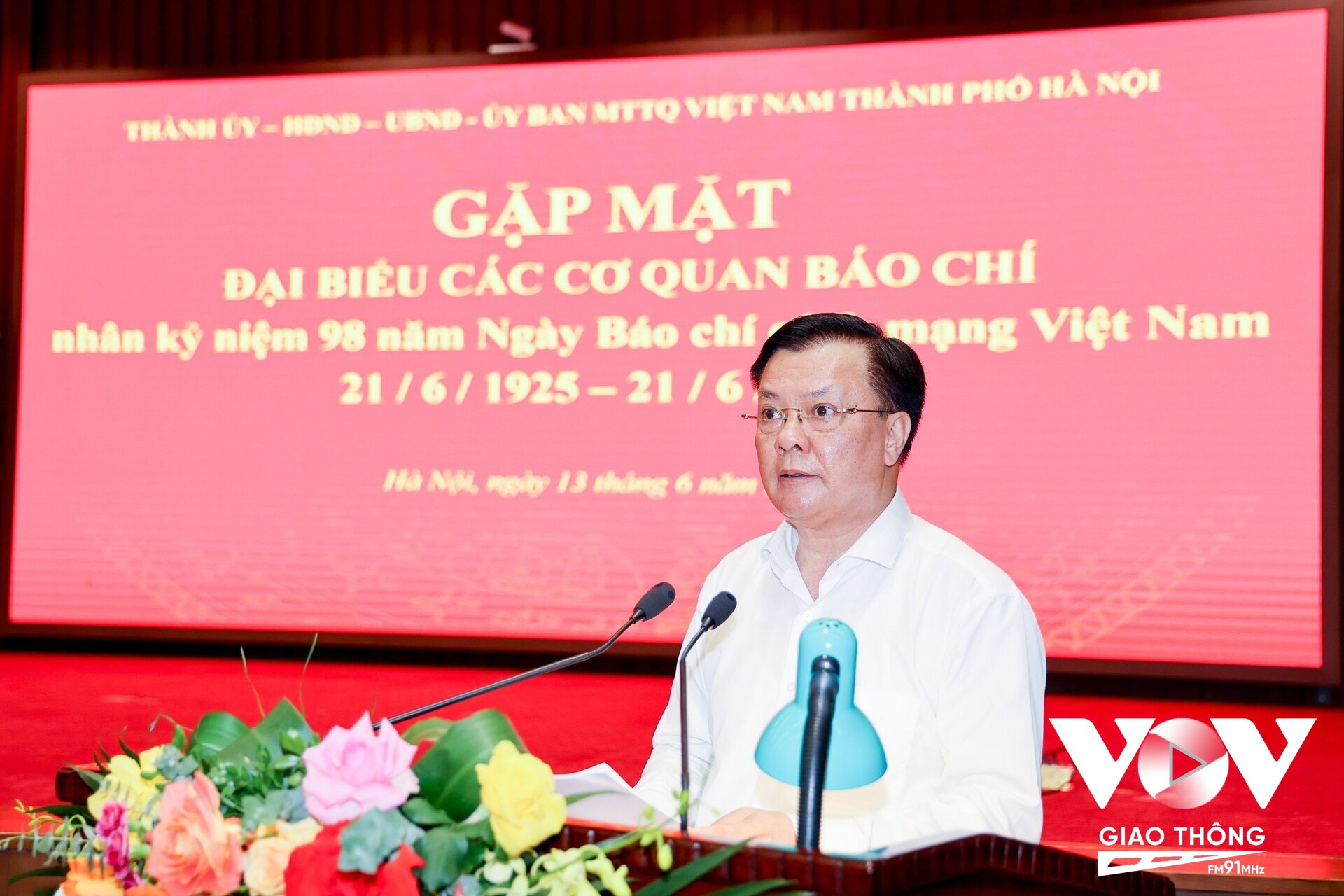 Bí thư Thành ủy Hà Nội, Đinh Tiến Dũng thông tin về thời khởi công dự án đường Vành đai 4 - Vùng Thủ đô tại cuộc họp.