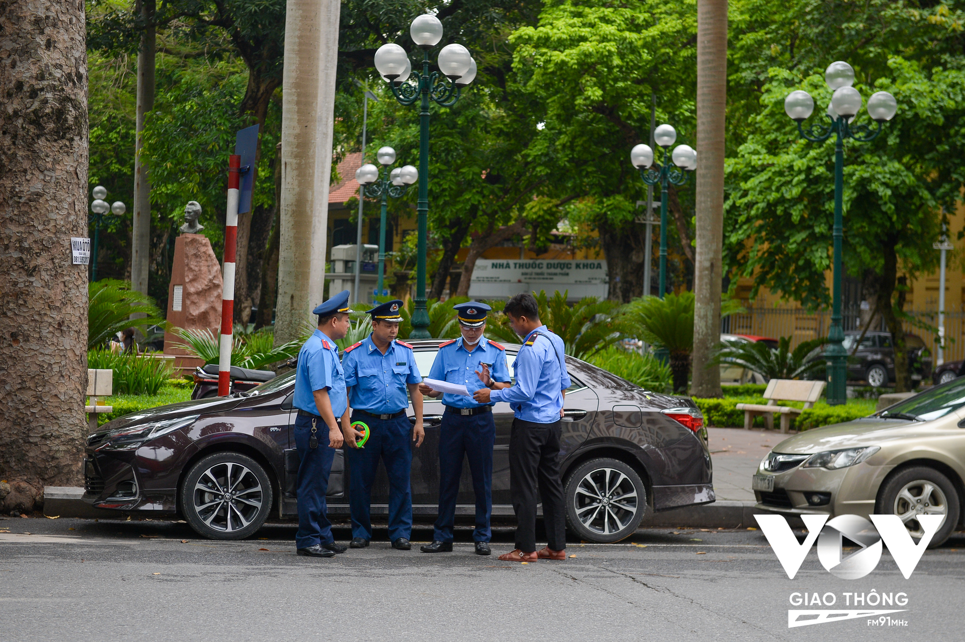 Bằng những hành động quyết liệt, triển khai phương án đồng bộ, đến nay các điểm trông giữ phương tiện trên địa bàn thành phố Hà Nội đã dần đi vào quy củ, góp phần đảm bảo trật tự an toàn giao thông, phòng chống cháy nổ, an ninh trật tự trên địa bàn.