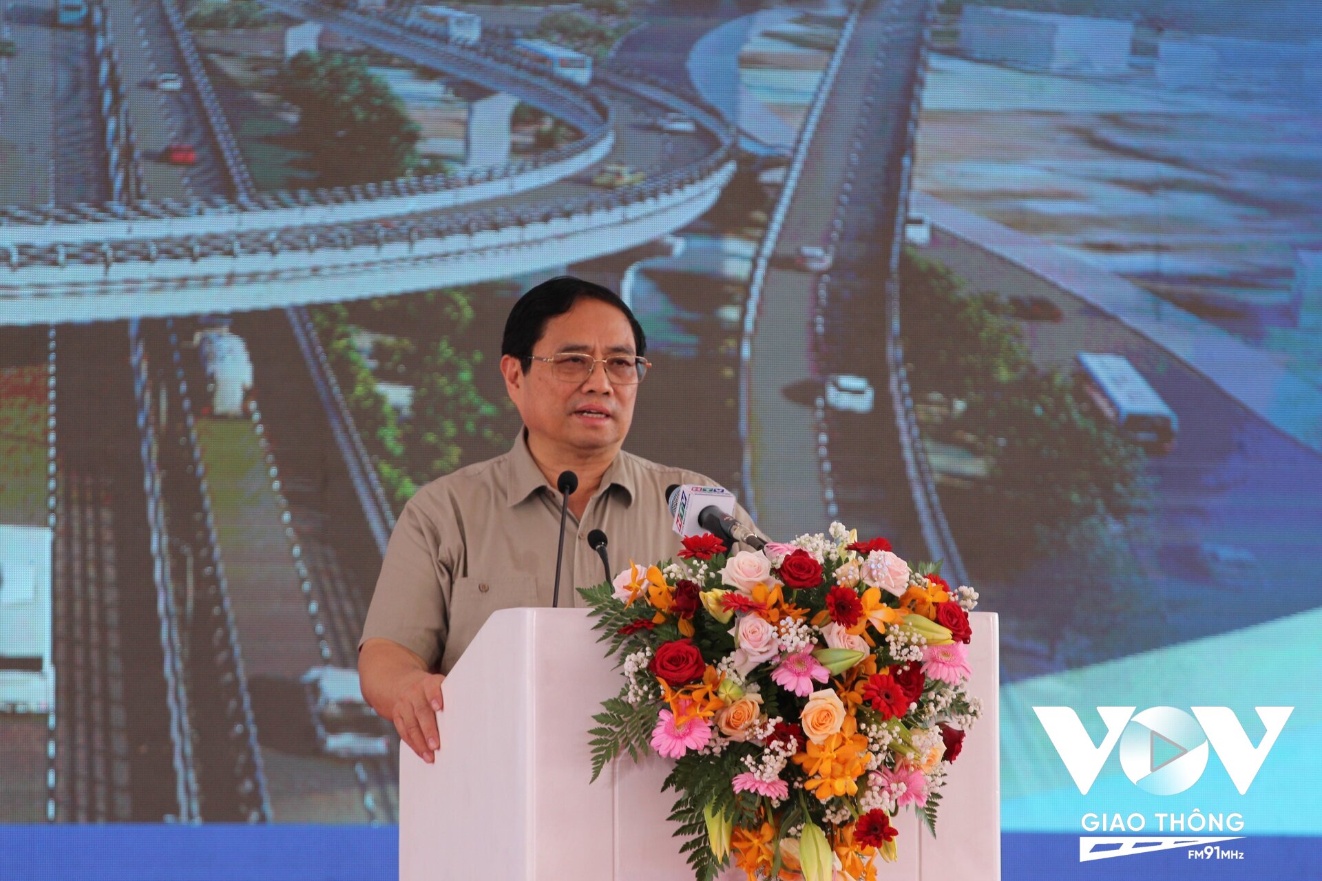 Thủ tướng Phạm Minh Chính phát biểu phát động khởi công các dự án vành đai 3 TP.HCM, cao tốc Khánh Hòa - Buôn Ma Thuột giai đoạn 1 và cao tốc Biên Hòa - Vũng Tàu giai đoạn 1