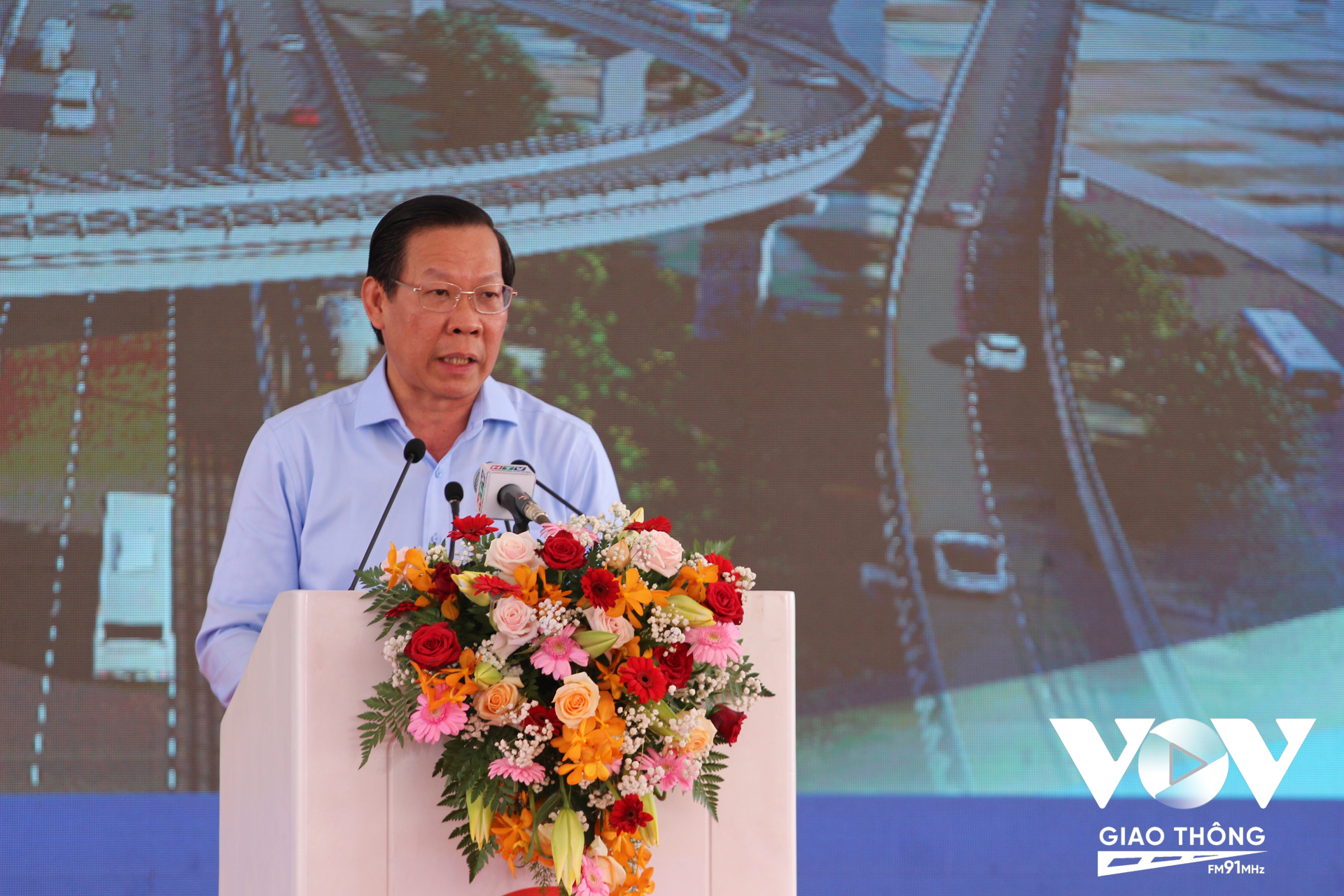 Chủ tịch UBND TP.HCM Phan Văn Mãi đại diện các địa phương phát biểu trước lễ khởi công dự án Vành đai 3